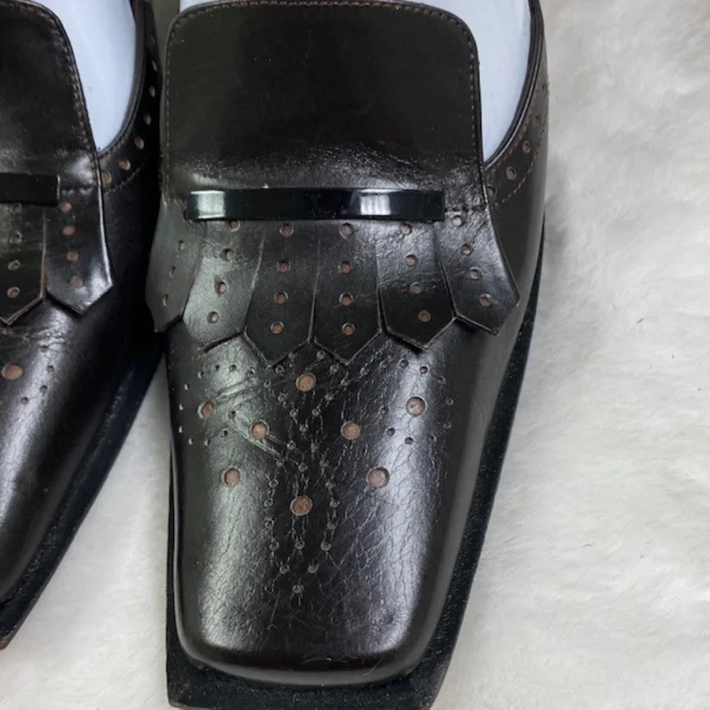 Stuart Weitzman Closed Toe Slide On Leather Heels, size‎ 7 N